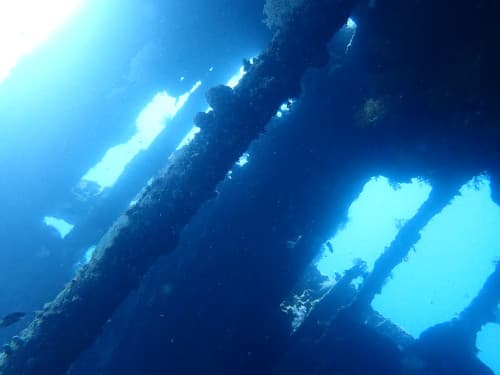 バリ島トランベンの沈船の貨物室