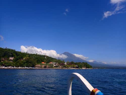 ボートから見えるバリ島アグン山の景色