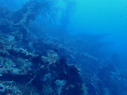 バリ島トランベンの沈船の景色