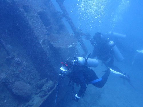 バリ島パダンバイの沈潜を安全に楽しく潜るくらげ村のダイビングゲストのみなさん