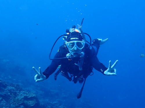 ブランクダイバーさんがバリ島ヌサペニダで笑顔でダイビングを楽しむ様子